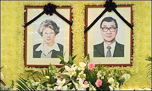 image: [ Bank Governor Sheu Yuan-dong and his wife, Huang Men-mei, were both killed in a China Airlines plane crash ]